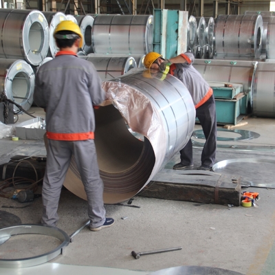 जिंक कोटिंग 60g/m2-275g/m2 और बढ़ाव 16%-26% के साथ SGCC ग्रेड GI स्टील शीट